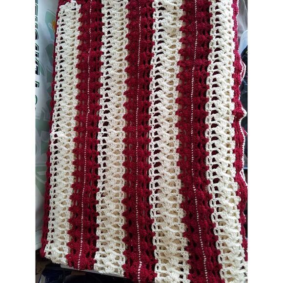 Red & White Handmade crocheted banket. - Picture 1 of 3
